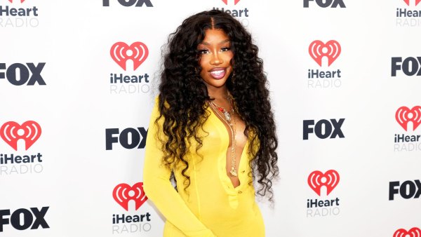 SZA Catches a Bra on Stage