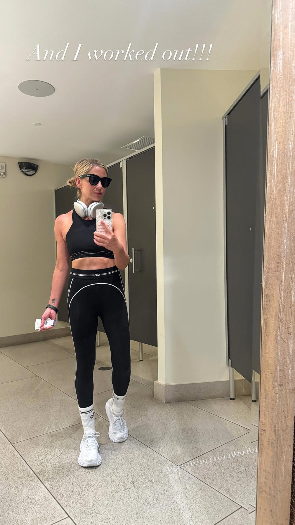 Sarah Michelle Gellar Shows Off Her Tanned and Toned Fitness Bod While on Vacation With Her Family 208 223