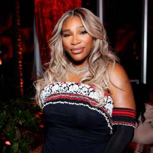 Serena Williams Is a Pro at Applying False Eyelashes in a Car
