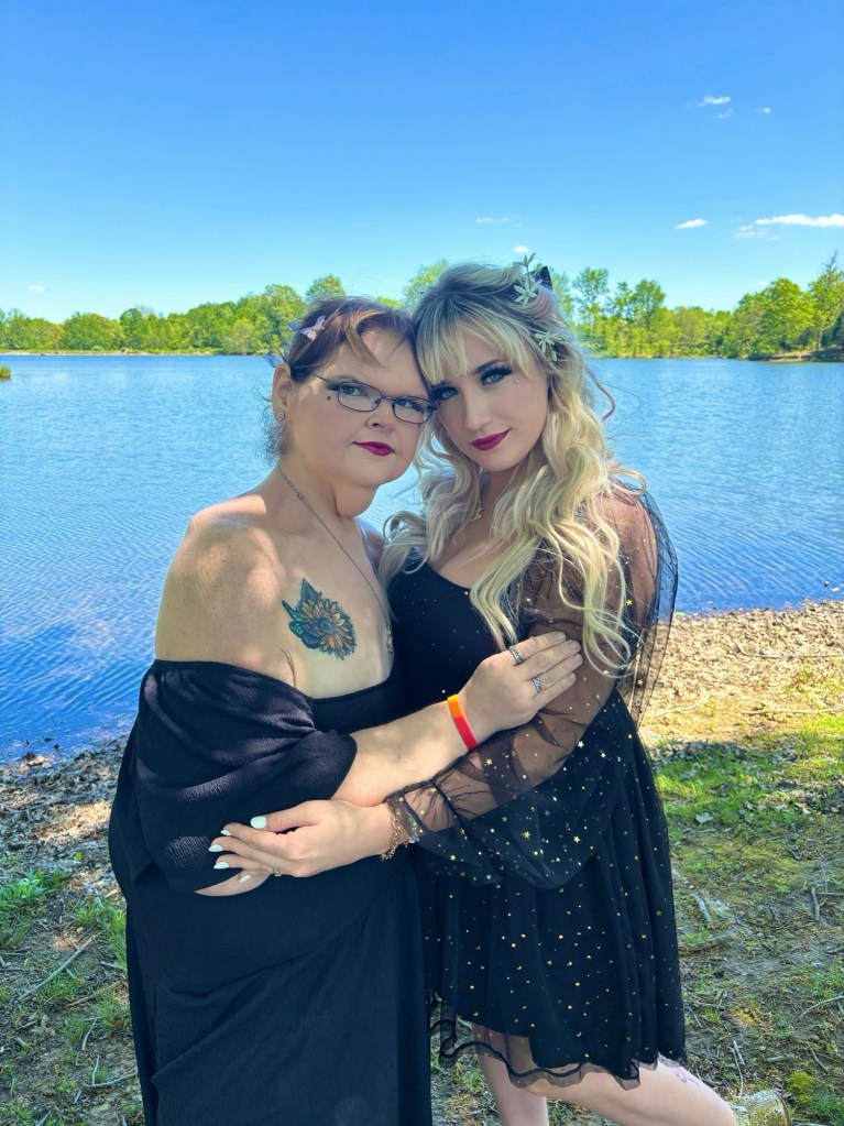 Tammy Slaton Shows Some Skin in Picture With Her Spiritual Sister