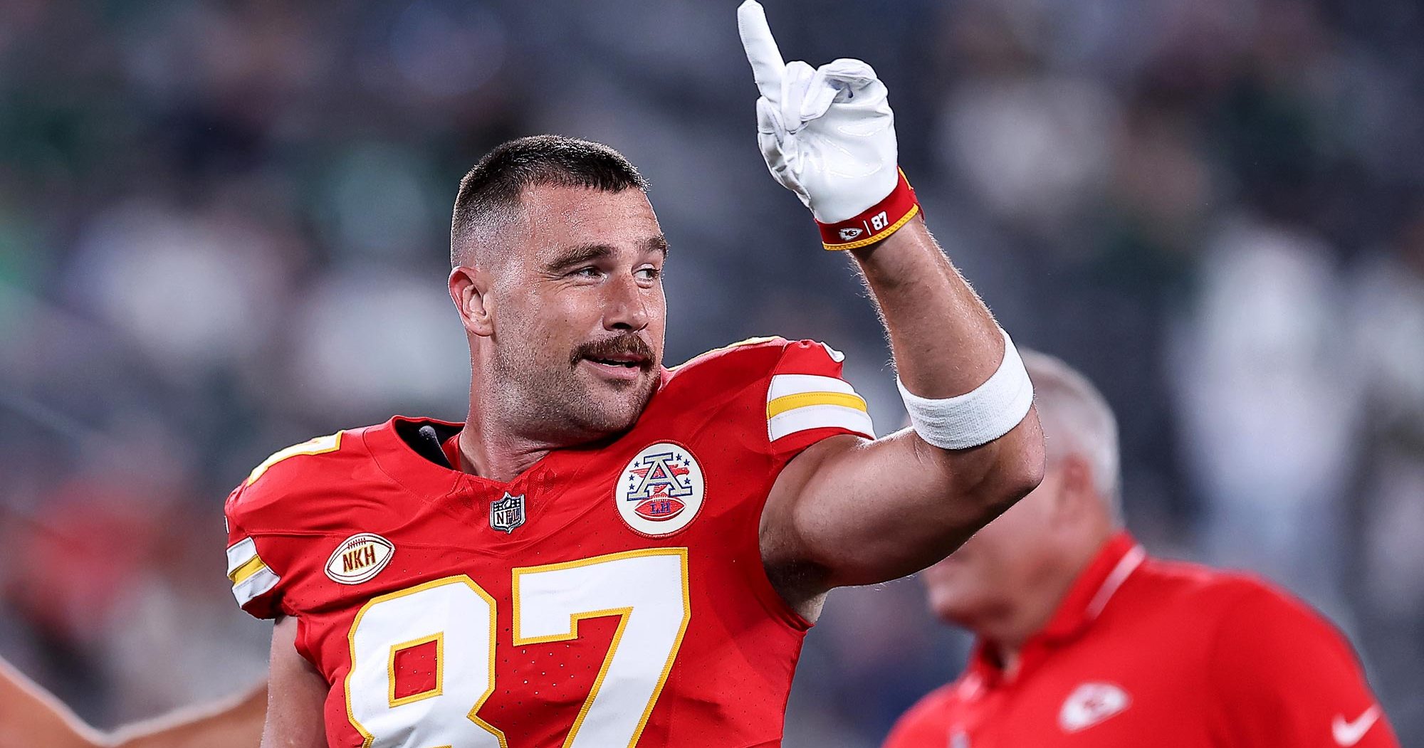 Travis Kelce Signs Monster 2-Year Contract Extension With Chiefs - Vimarsana News