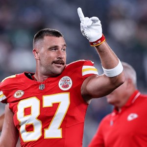 Travis Kelce Signs New Contract With Chiefs Becomes Highest Paid Tight End in NFL 360