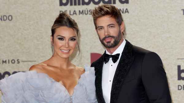 Elizabeth Gutiérrez y William Levy en la alfombra roja de los Billboard Latin Music Awards en el Watsco Center