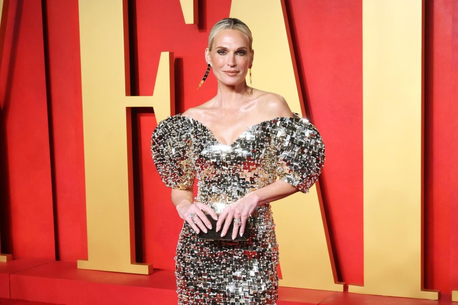 Molly Sims Reveals She Was Told She Was Too Fat at the Start of Her Modeling Career
