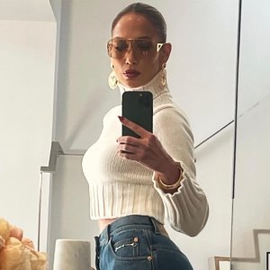 jennifer-lopez-girls-night-out-sweater