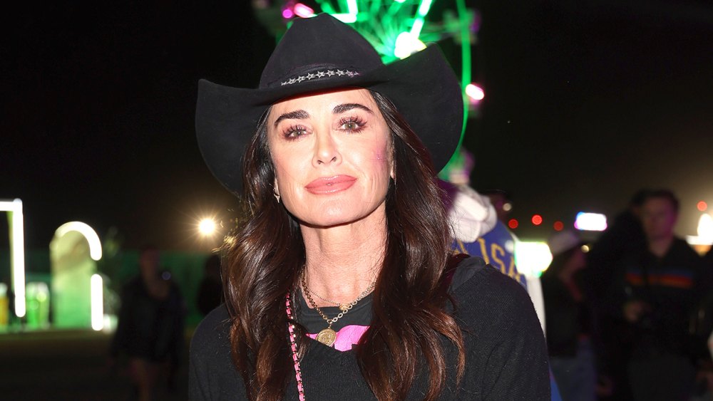 Love Kyle Richards’ Hot Pink Chanel Purse? Shop Our Pick for $40 | Us ...