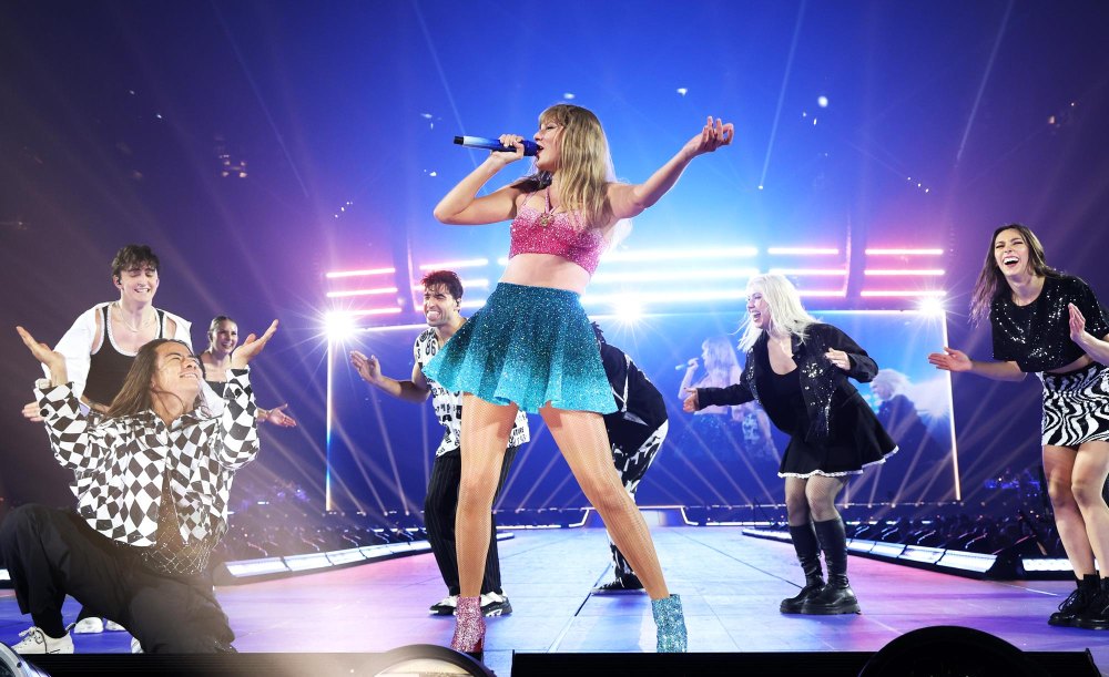 Taylor Swift Now Wears 2 Different Color Shoes During Eras Tour Performance of 1989