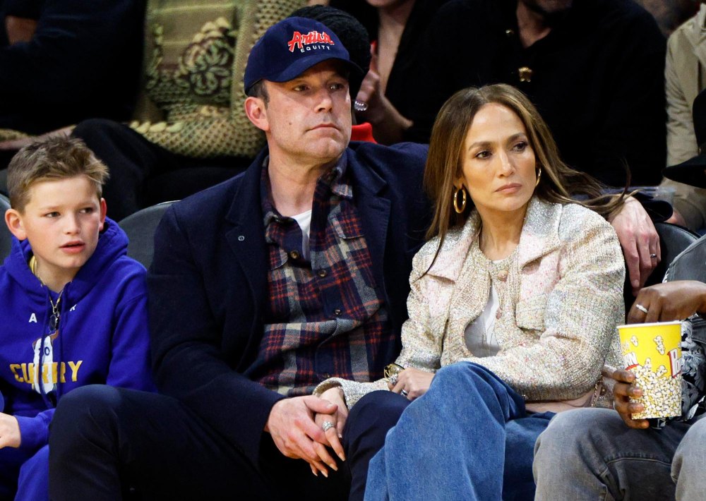 Jennifer Lopez e Ben Affleck ainda usam alianças de casamento em meio a problemas conjugais contínuos