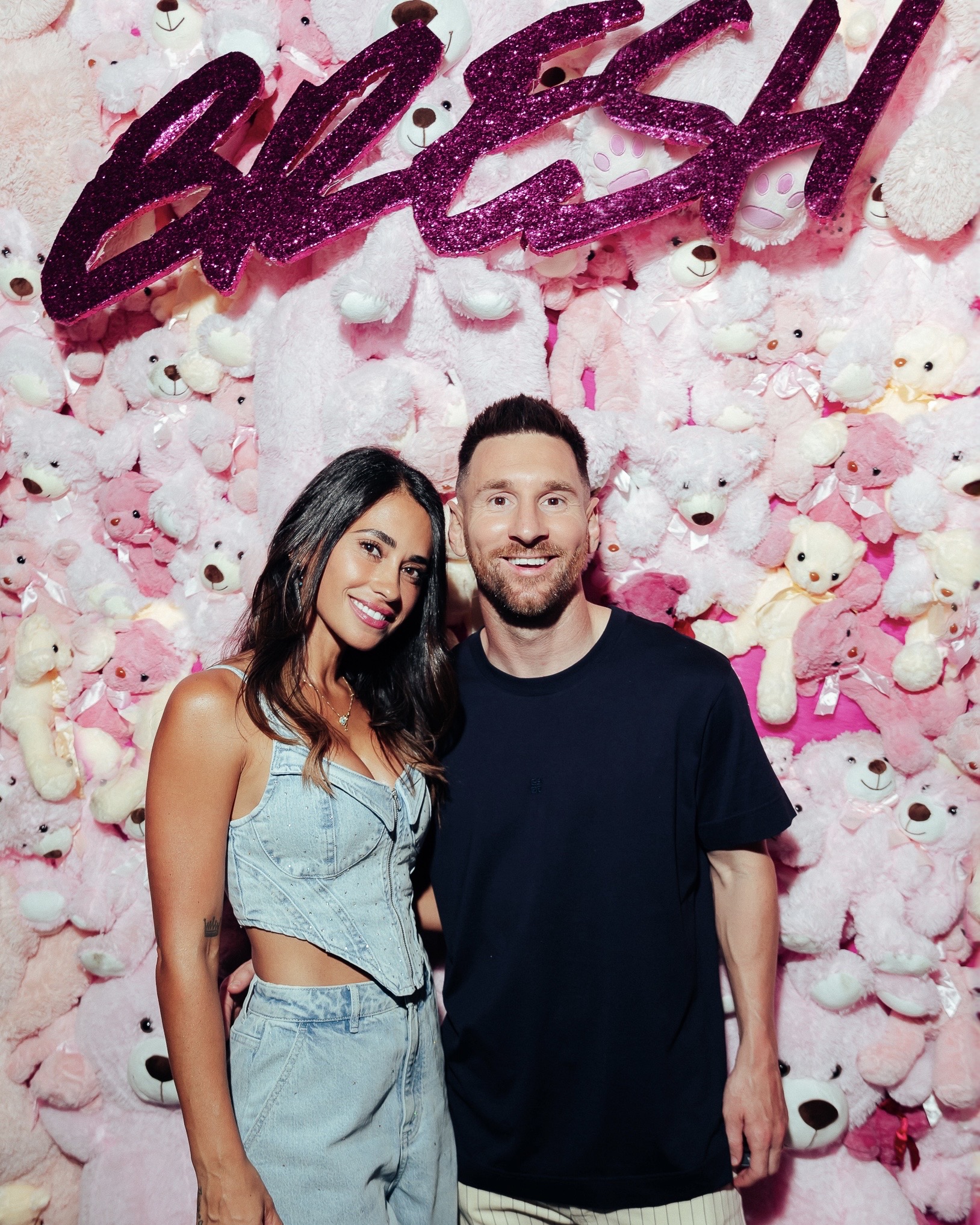 Antonella Ruccuzzo y Lionel Messi en la fiesta Bresh
