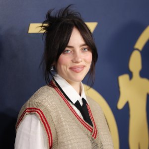 Billie Eilish Sings About Attraction to Women on New Song Lunch It s a Craving Not a Crush 178