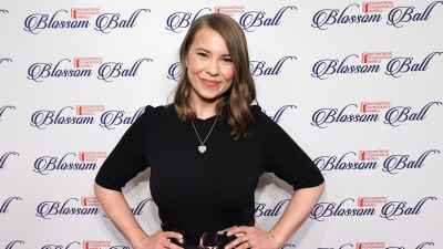 Bindi Irwin Jokes Daughter Grace 3 Already Runs Australia Zoo and Has No Fear With Animals 833