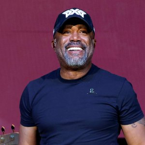 Darius Rucker Looks Back on Hootie & the Blowfish’s Hit Single ‘Let Her Cry’