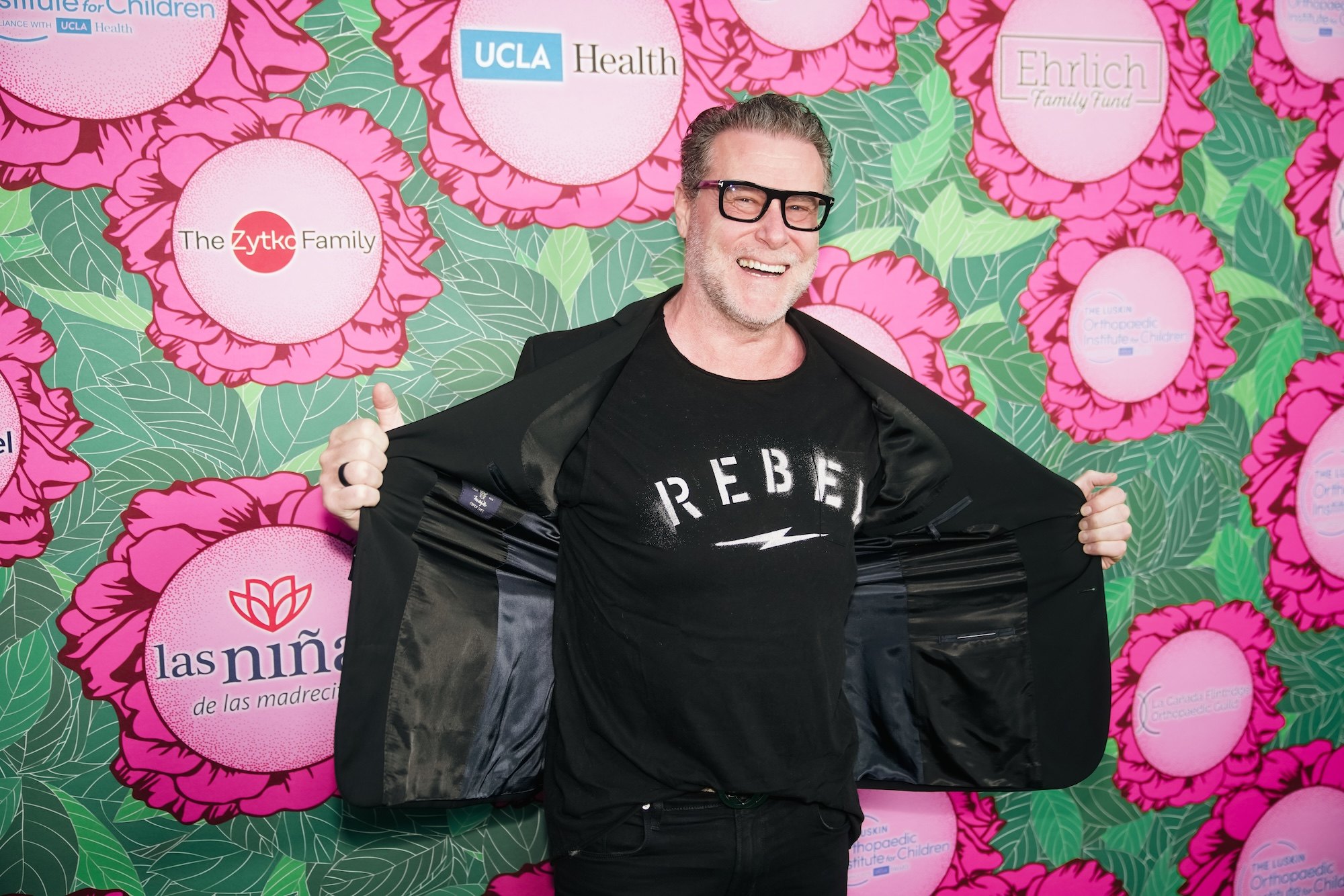 Dean McDermott Makes It Official With New Girlfriend Lily Calo - Vimarsana News