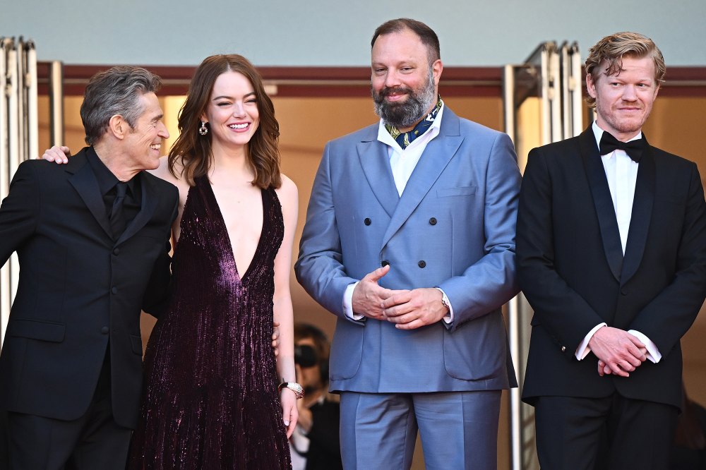 Emma Stone corrige de maneira divertida o diretor de 'Kinds of Kindness' Yorgos Lanthimos em Cannes sobre o nome real