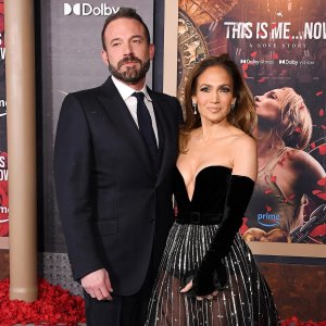 Feature Jennifer Lopez Smiles During Public Outing Amid Issues With Ben Affleck