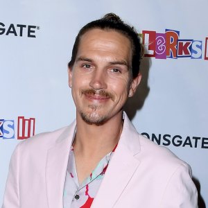 GettyImages-JasonMewesClerks2Premiere-1417842756.jpg