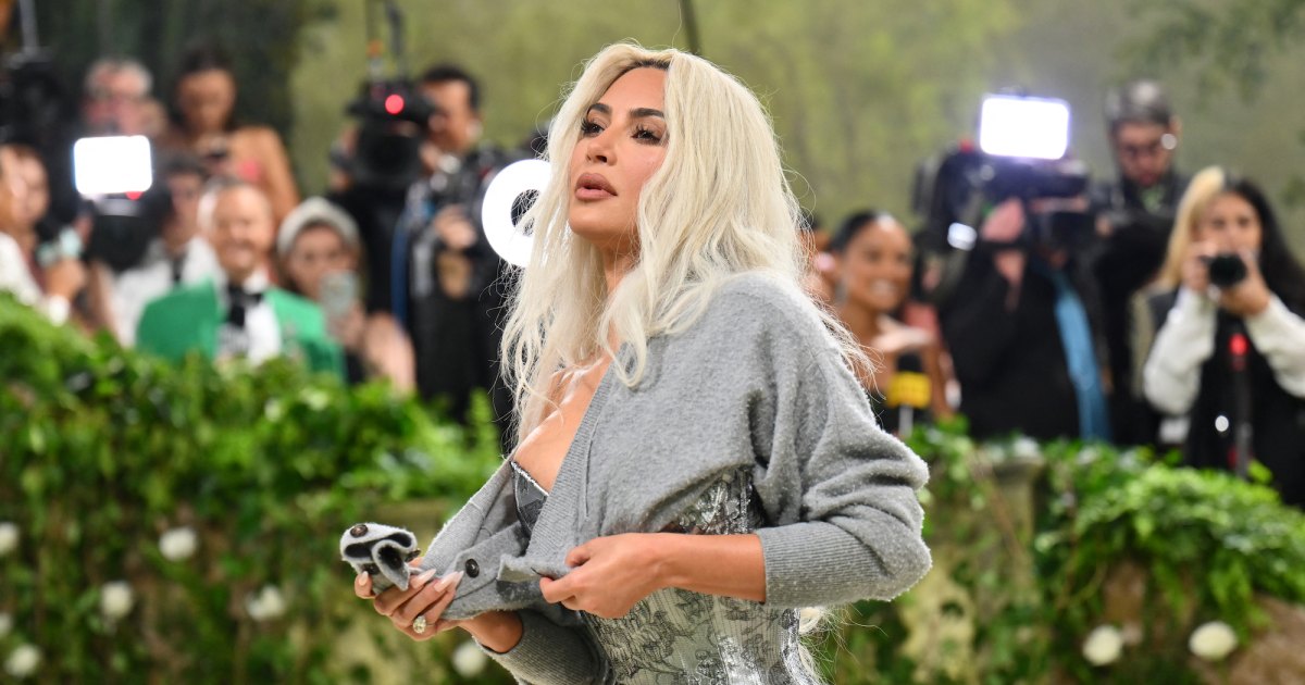 Kim Kardashian zegt dat ademen een ‘kunstvorm’ is in een Met Gala-korset