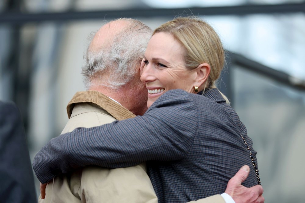 Zara Tindall emocionada abraza al rey Carlos durante la reunión