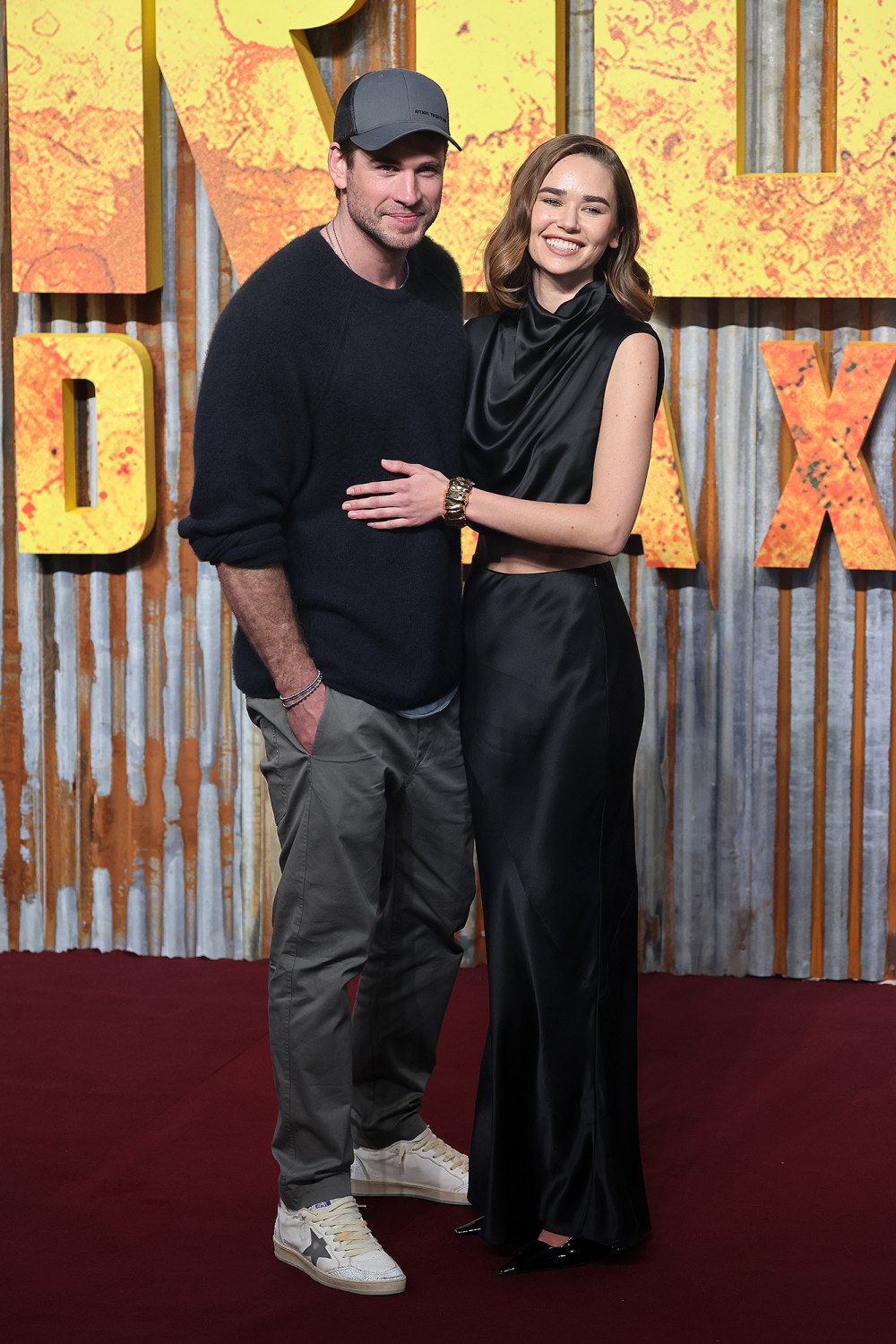 Liam Hemsworth e GF Gabriella Brooks têm um raro encontro no tapete vermelho na estreia de 'Furiosa' no Reino Unido