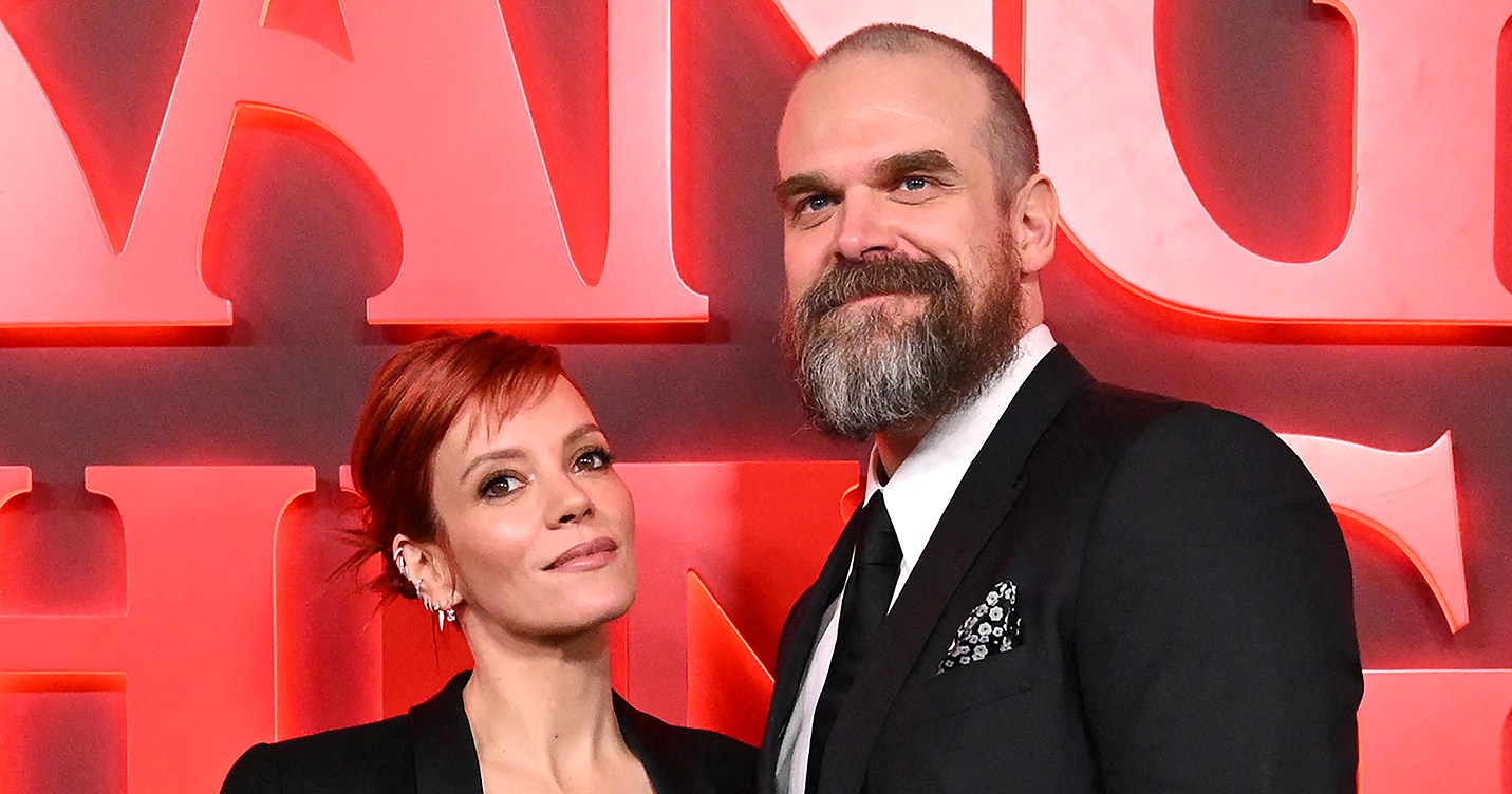 Lily Allen, David Harbour Control Each Other's Phones - Vimarsana News