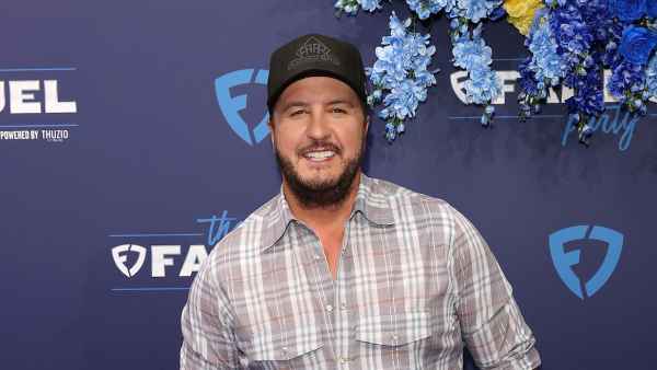 Luke Bryan Insists His Height Is to Blame for Onstage Falls Not Alcohol