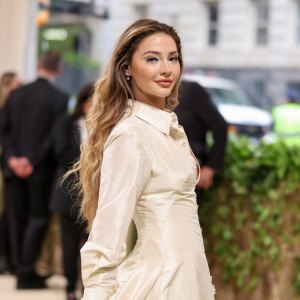 Madelyn Cline Walks 2024 Met Gala Red Carpet Sans Pete Davidson