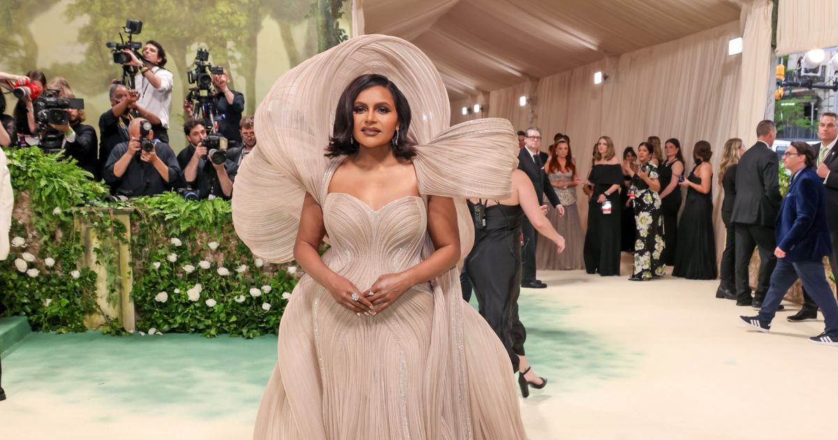 Mindy Kaling Wears Sculptural Gown at the 2024 Met Gala | Us Weekly Mindy Kaling Wears Sculptural Gown at the 2024 Met Gala | Us Weekly