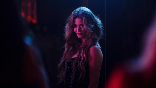 Sasha Pieterse on Why Pretty Little Liars Fans Will Enjoy Watching Her Play Twins in The Image of You 928