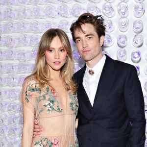 Suki Waterhouse Announces Tour Two Months After Welcoming Baby With Robert Pattinson 787