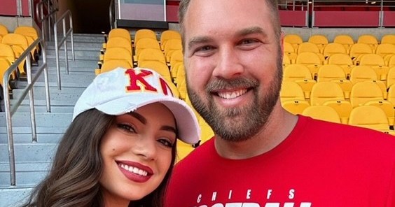 Chiefs Star Mitch Schwartz's Wife Slams Harrison Butker's Grad Speech - Vimarsana News