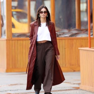 emily ratajkowski converse all star sneakers