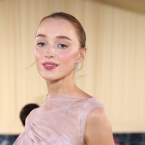 Phoebe Dynevor/Lana Del Rey at the 2024 Met Gala.