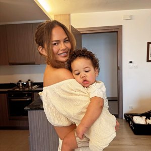 Chrissy Teigen Body Is Rejecting Spicy Food After Daughter Esti Birth