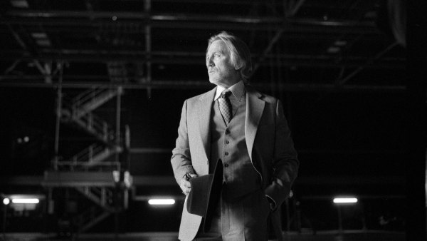 Daniel Craigs Detective Benoit Rocks Long Hair in 1st Knives Out 3 Photo