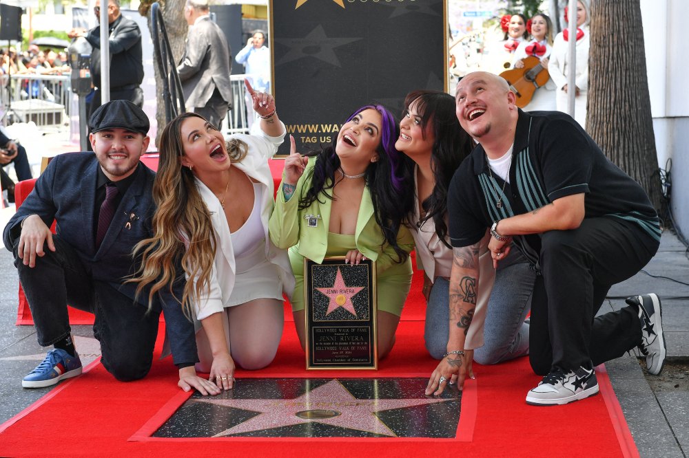 Los hijos de Jenni Rivera celebran la develaci&oacute;n desu estrella p&oacute;stuma en el Paseo de la Fama de Hollywood