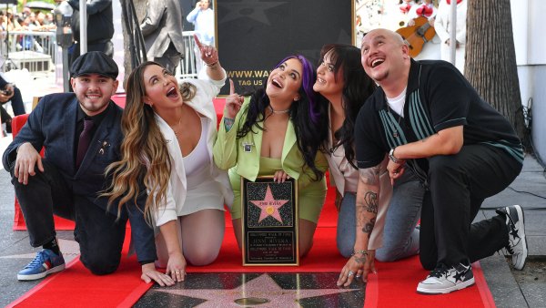Los hijos de Jenni Rivera celebran la develación desu estrella póstuma en el Paseo de la Fama de Hollywood