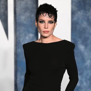 Halsey Reveals She’s Been Battling a Secret Health Issues, Is ‘Lucky to Be Alive’