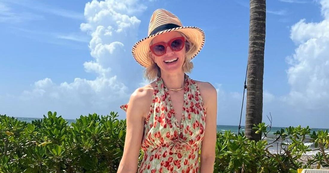 Naomi Watts' Vacation Style Is So Bright, Fun and Lively - Vimarsana News