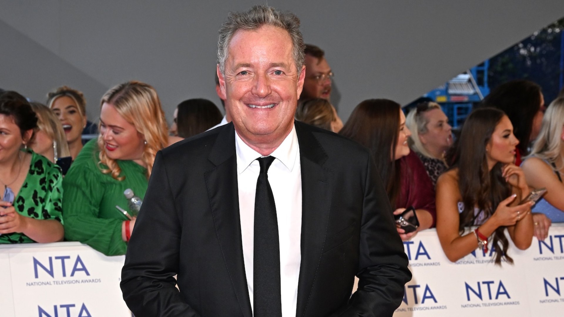 Piers Morgan Given Bracelet With Mean Lyrics at Taylor Swift Show Piers Morgan Given Bracelet With Mean Lyrics at Taylor Swift Show