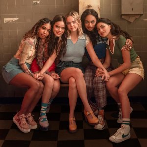 'Pretty Little Liars' EPs Answer Burning Questions About Crossovers, Season 2 Bombshells and More