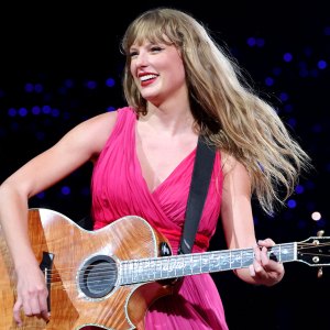 Promo Taylor Swift Bassist Amos Heller Reveals Eras Tour Book Club