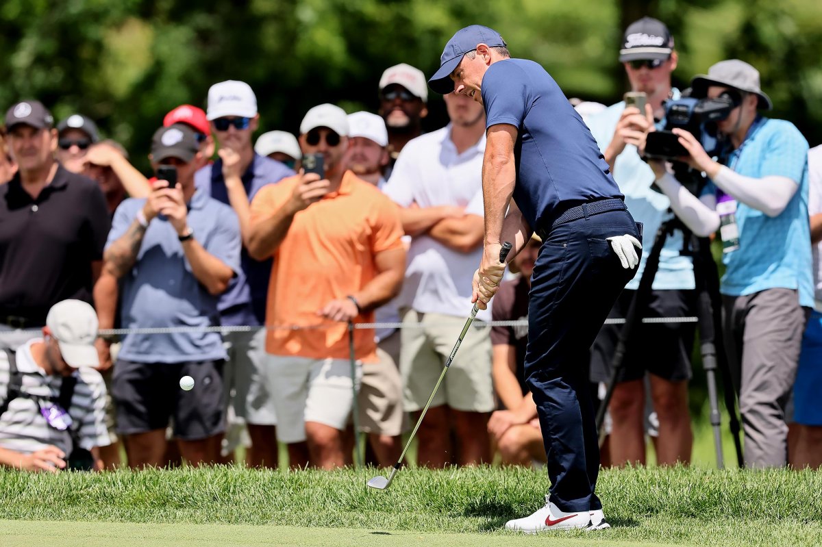 Rory McIlroy Nearly Hits Cameraman With Golf Club After Bad Shot - Us
