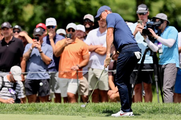 Rory McIlroy Nearly Hits Cameraman With Golf Club After Bad Shot - Us