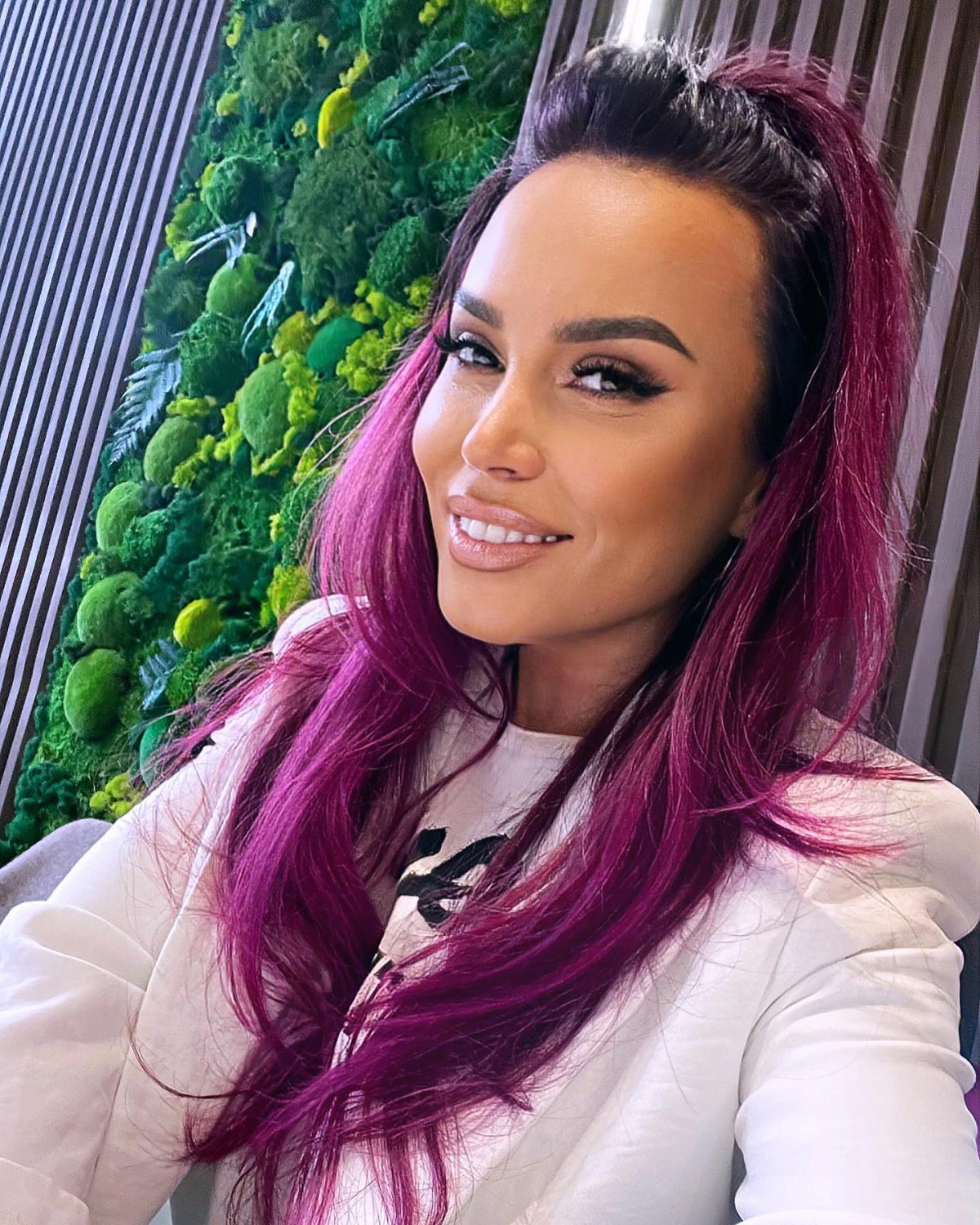 Influencer and Celebrity Makeup Artist Anca Molnar Dies of Cancer | Us ...