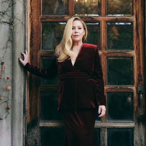 Why Christina Applegate Doesn t Smoke Weed After Getting a Joint From Her Mom I Saw Serpents 593