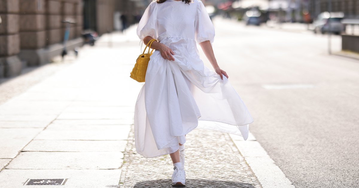 19 Elegant Summer Dresses That Pair Exceptionally Well With Sneakers 19 Elegant Summer Dresses That Pair Exceptionally Well With Sneakers