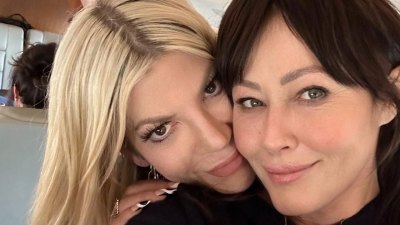 Feature Tori Spelling Pays Tribute to Shannen Doherty