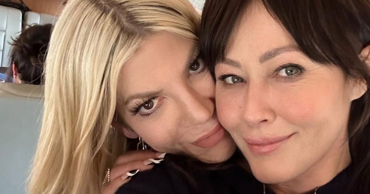 Tori Spelling Pens Emotional Tribute to ‘90210’ Costar Shannen Doherty Tori Spelling Pens Emotional Tribute to ‘90210’ Costar Shannen Doherty