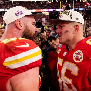 Feature Travis Kelce Shoves Teammate George Karlaftis After Hit on Kadarius Toney at Training Camp