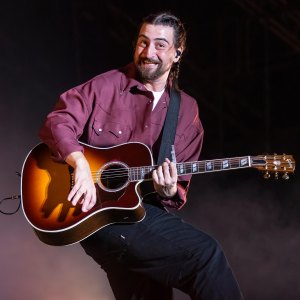 Noah Kahan Celebrates 2 Sold Out Nights at Madison Square Garden